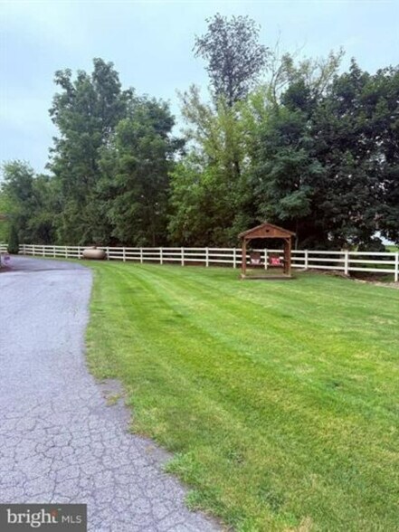 More Photos Of 10125 Mountain Rd, Orrstown Flex For Sale