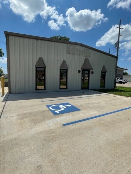 More Photos Of 1310 Driftwood Dr, Bossier City Warehouse For Lease