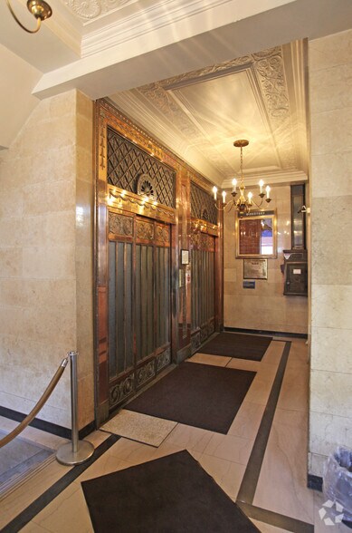 More Photos Of 106 E Market St, Warren Office For Sale