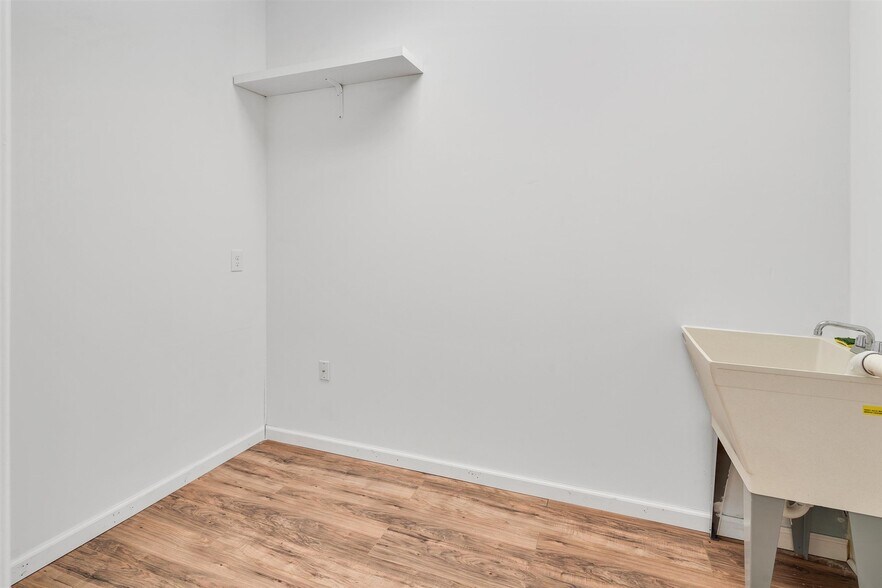 More Photos Of 680 Route 33 E, East Windsor General Retail For Lease