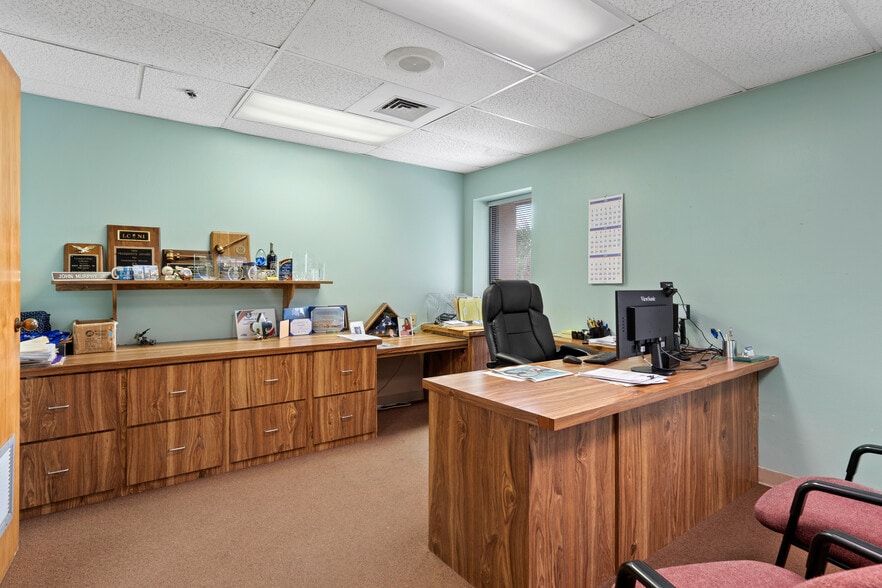 More Photos Of 1624 N Meadowcrest Blvd, Crystal River Manufacturing For Lease