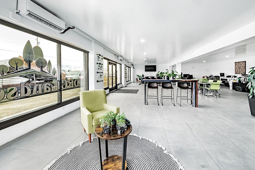 More Photos Of 910 Glendale Ave, Sparks Showroom For Sale