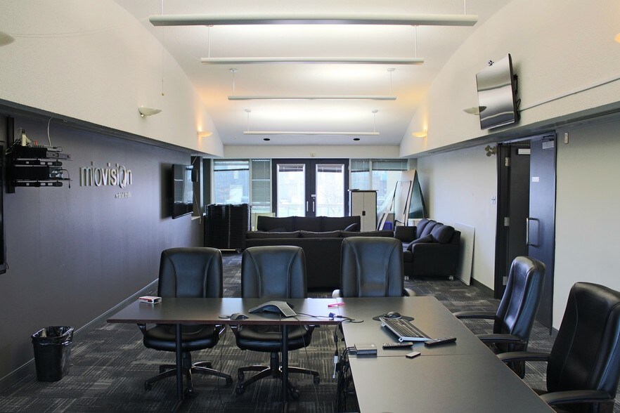 More Photos Of 148 Manitou Dr, Kitchener Office For Lease