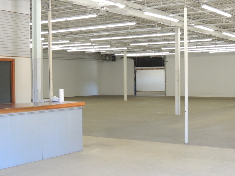 More Photos Of 14 Lexington Dr, Laconia Light Manufacturing For Lease