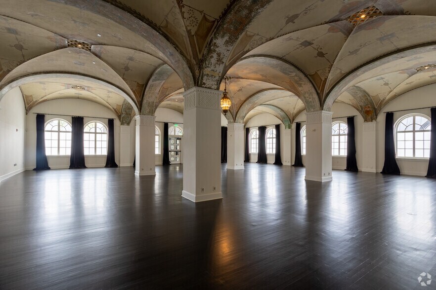 More Photos Of 6525 W Sunset Blvd, Los Angeles Loft Creative Space For Lease