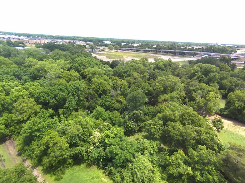 More Photos Of 1018 N Loop Dr, Waco Land For Sale