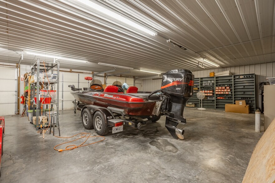 More Photos Of 3111 S Springfield Ave, Bolivar Auto Dealership For Sale