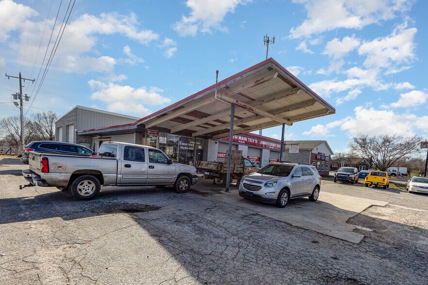 More Photos Of 1041 N Main St, Mooresville Auto Repair For Sale