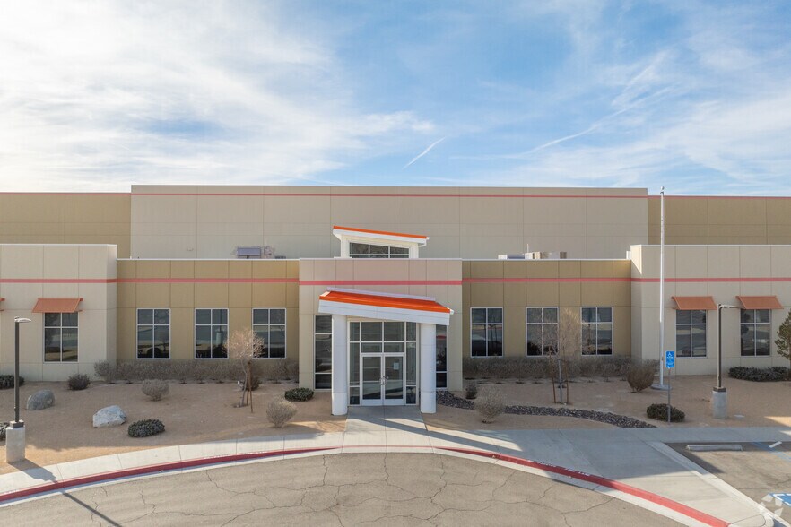 More Photos Of 18880 Navajo Rd, Apple Valley Distribution For Sale
