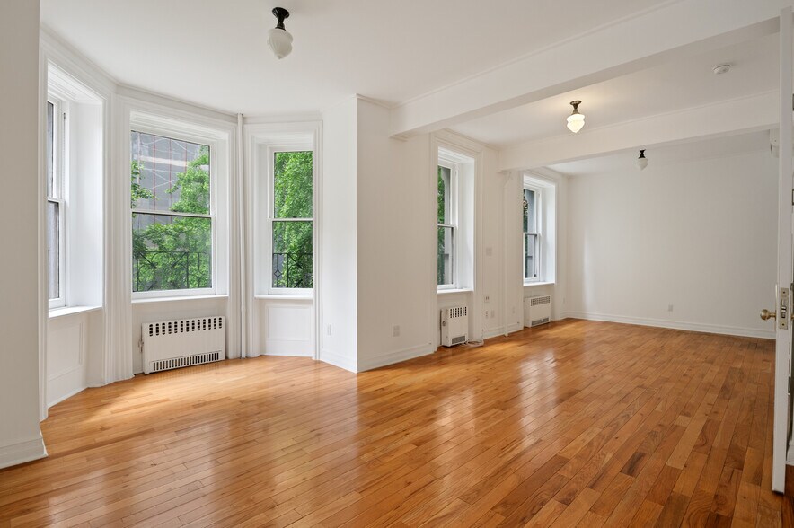 More Photos Of 19 E 75th St, New York Storefront Retail Office For Sale