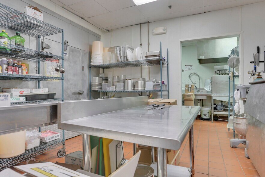 More Photos Of 1122 Hebron Rd, Heath Restaurant For Sale