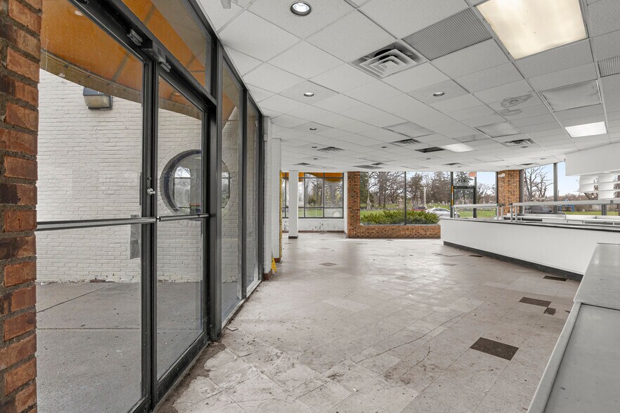 More Photos Of 15839 Telegraph Rd, Redford Township Fast Food For Lease