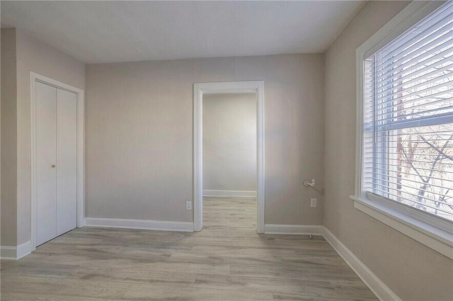 More Photos Of 109 E 40th St, Kansas City Apartments For Sale