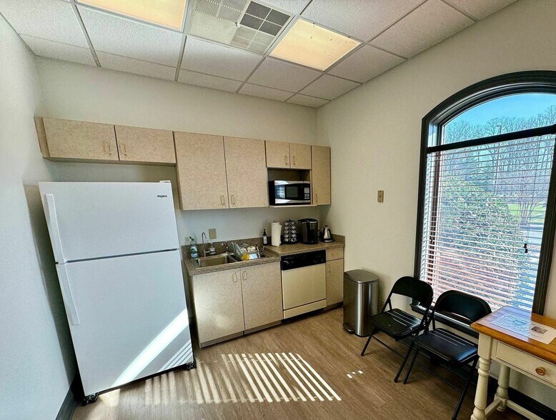 More Photos Of 2215 E Lamar Alexander Pky, Maryville Bank For Sale