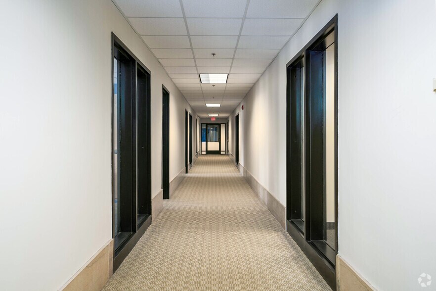 More Photos Of 289-309 Bridge St, Springfield Medical For Lease