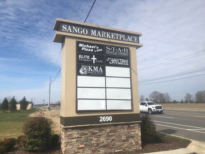More Photos Of 2690 Madison St, Clarksville Storefront Retail Office For Lease