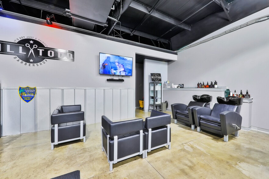 More Photos Of 518 Hollyberry Ln, Orange Park Storefront Retail Office For Lease