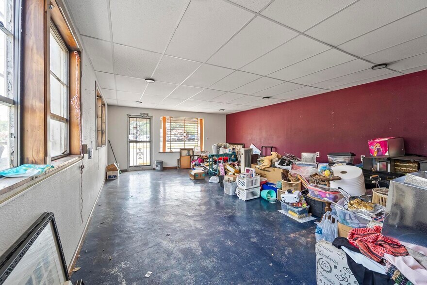 More Photos Of 909-911 Milton Rd, Alton Flex For Sale
