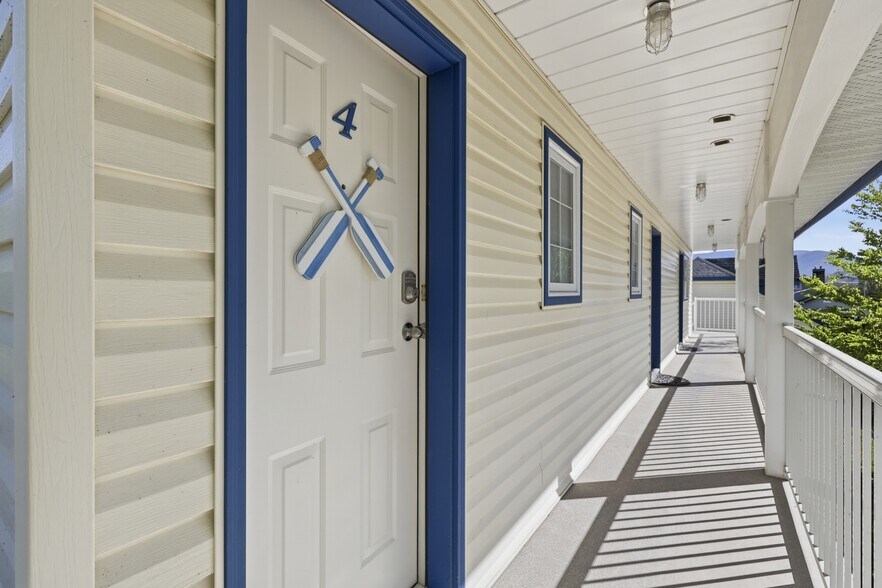 More Photos Of 7001 Savona Access Rd, Thompson-Nicola Hotel For Sale