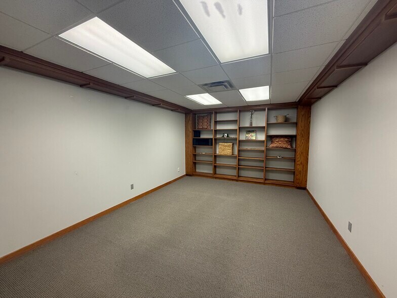 More Photos Of 2720 1st Ave NE, Cedar Rapids Office For Lease