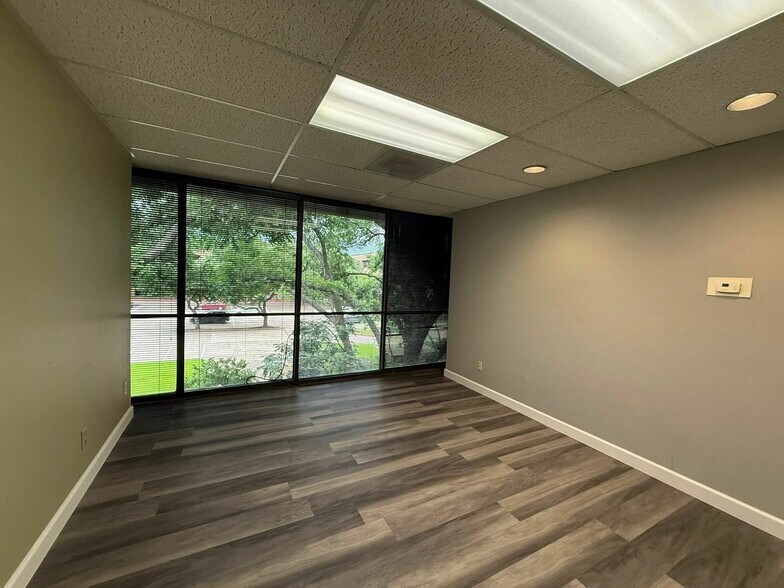 More Photos Of 8330-8350 Meadow Rd, Dallas Office For Sale