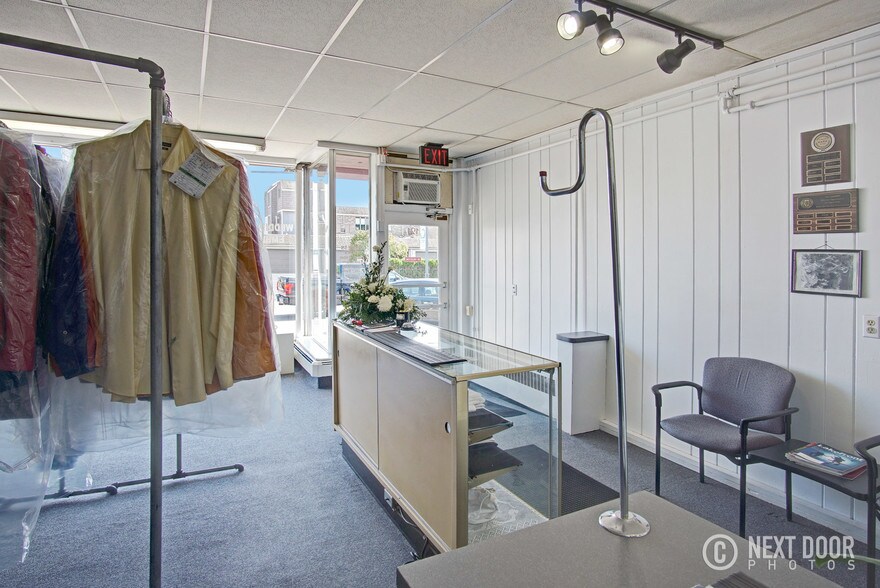 More Photos Of 121 E Walled Lake Dr, Walled Lake Storefront Retail Office For Sale