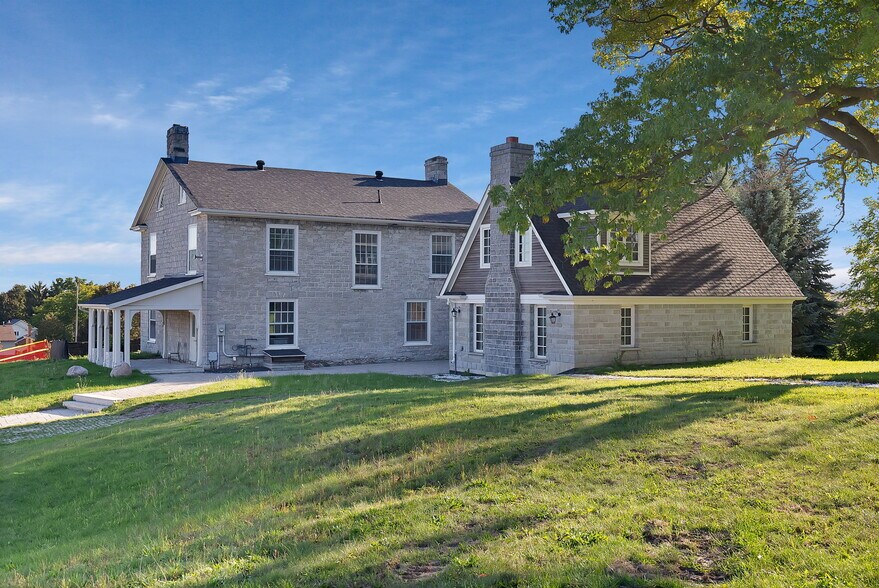 More Photos Of 780 Garden St, Whitby Office Residential For Sale