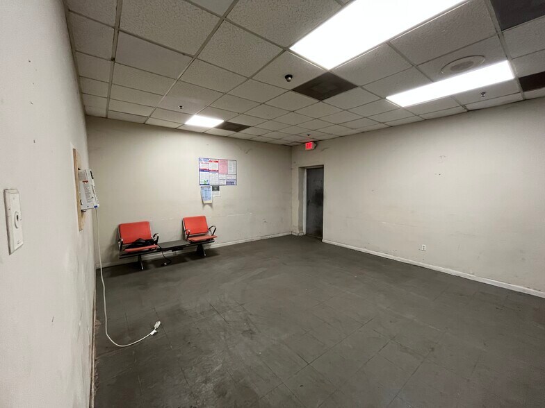 More Photos Of 9479 S Main St, Jonesboro Manufacturing For Lease