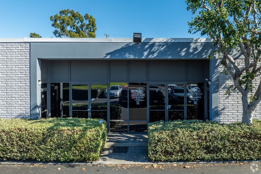 More Photos Of 7271 Garden Grove Blvd, Garden Grove Light Manufacturing For Lease