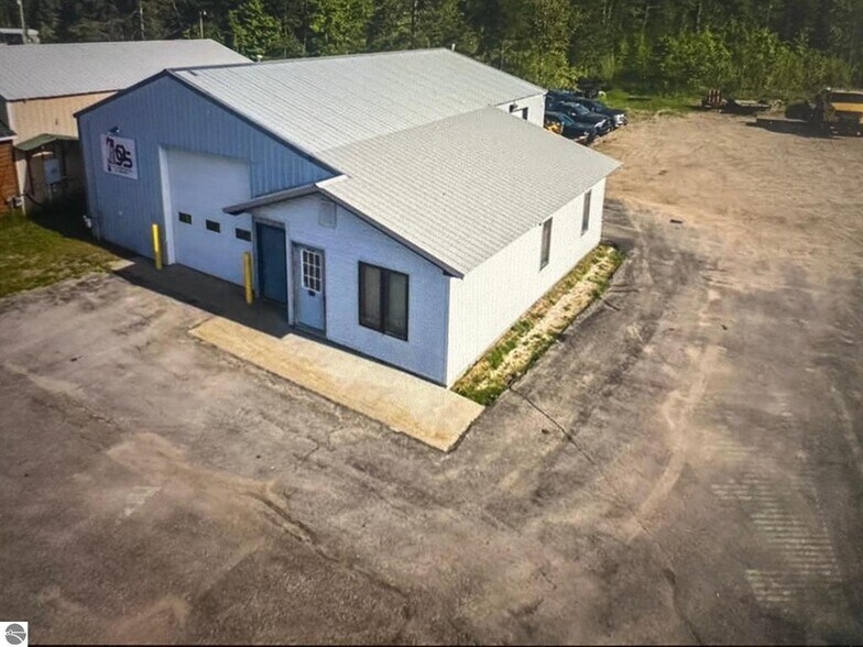 More Photos Of 315 E Dresden St, Kalkaska Warehouse For Sale