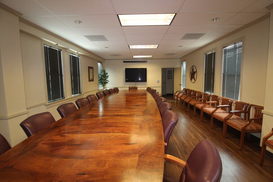 More Photos Of 614 E 12th St, Austin Office For Sale