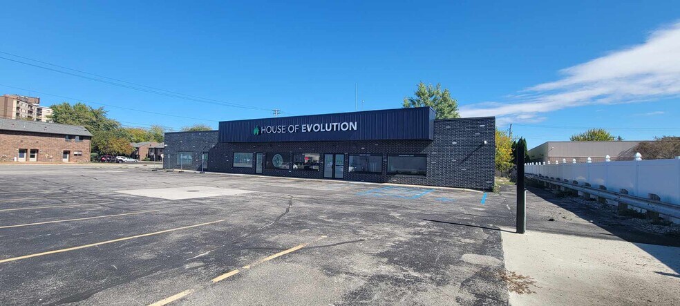 More Photos Of 606 3rd St, Bay City Storefront For Sale