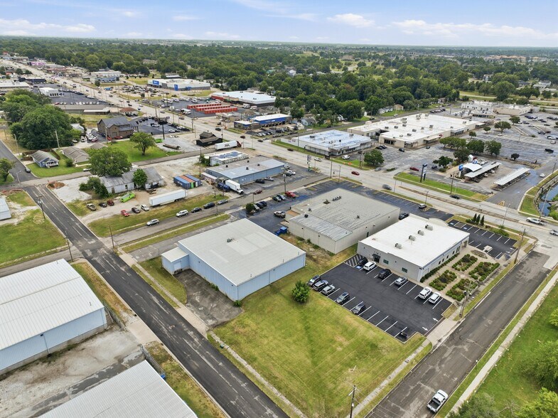More Photos Of 602 S Michigan Ave, Joplin Freestanding For Lease
