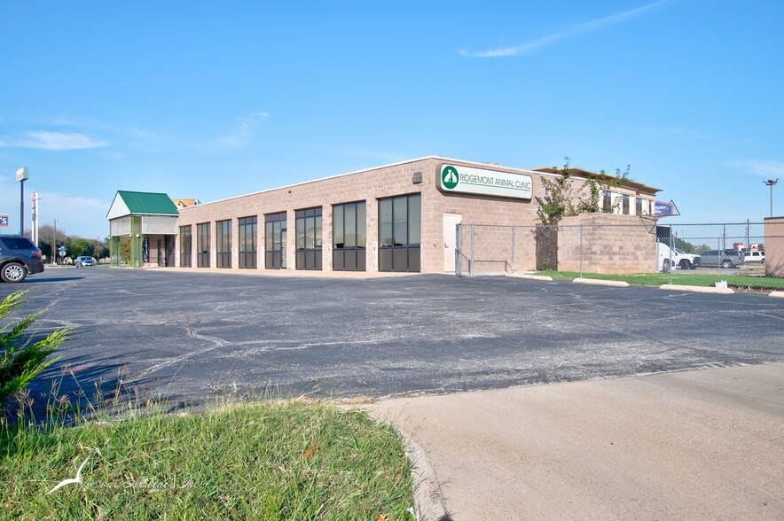 Primary Photo Of 3981 Ridgemont Dr, Abilene Veterinarian Kennel For Sale