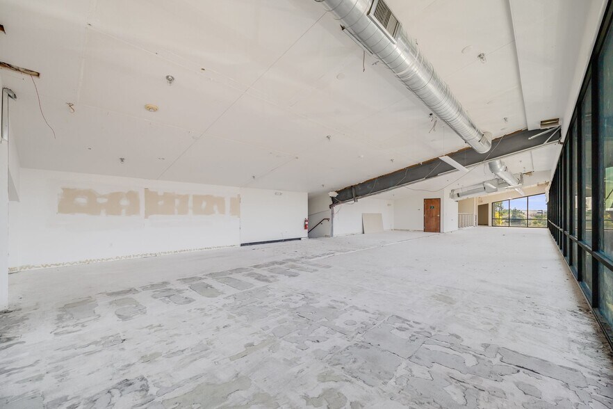 More Photos Of 140 Old Laramie Trl, Lafayette Medical For Lease