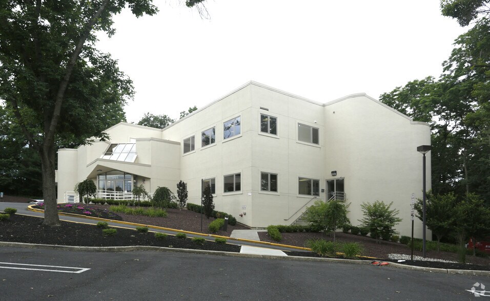 561 Cranbury Rd, East Brunswick, NJ 08816 Medical For Sale