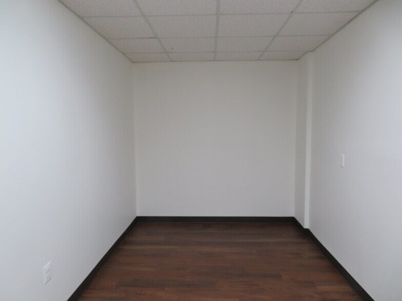 More Photos Of 3231-3233 Superior Ln, Bowie Medical For Lease