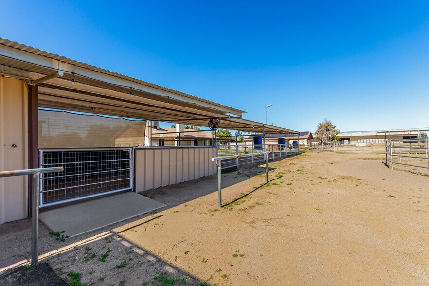 More Photos Of 7425 N Alsup Rd, Litchfield Park Horse Stables For Sale