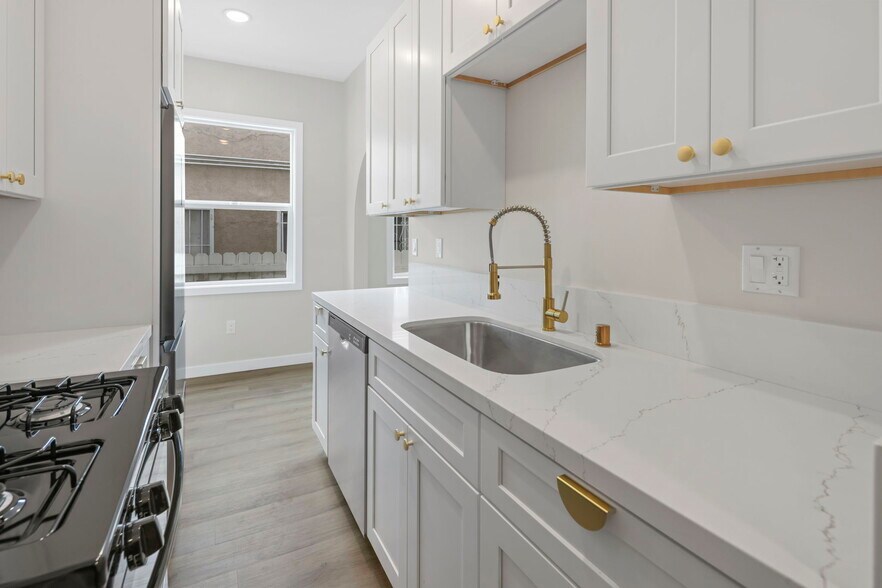 More Photos Of 1827 E 4th St, Long Beach Apartments For Sale