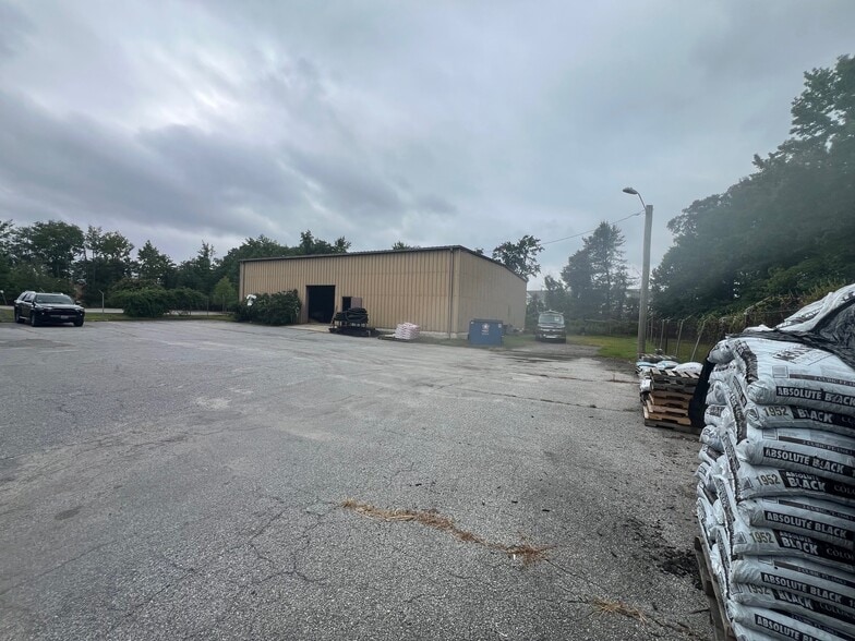 More Photos Of 9005 Woodyard Rd, Clinton Freestanding For Lease