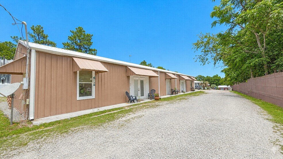 More Photos Of 2040 S Lake Dr, Lexington Light Distribution For Sale