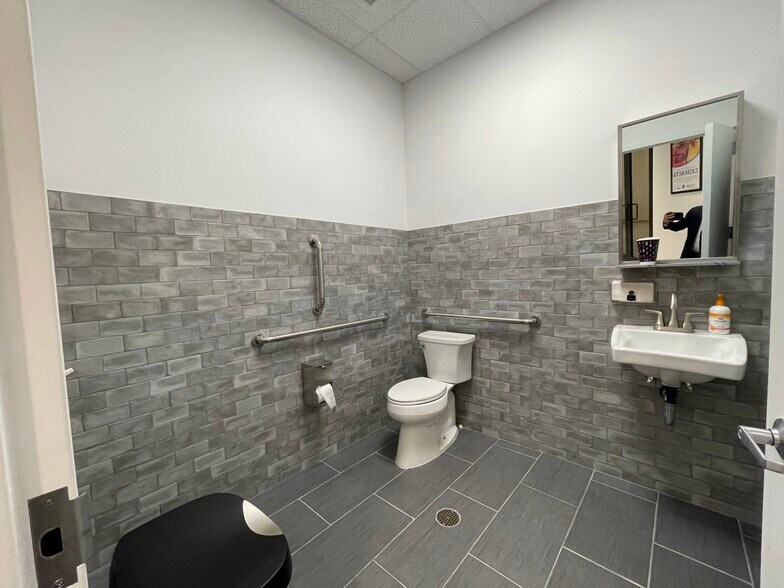 More Photos Of 251-73 Jericho Tpke, Bellerose Office For Sale