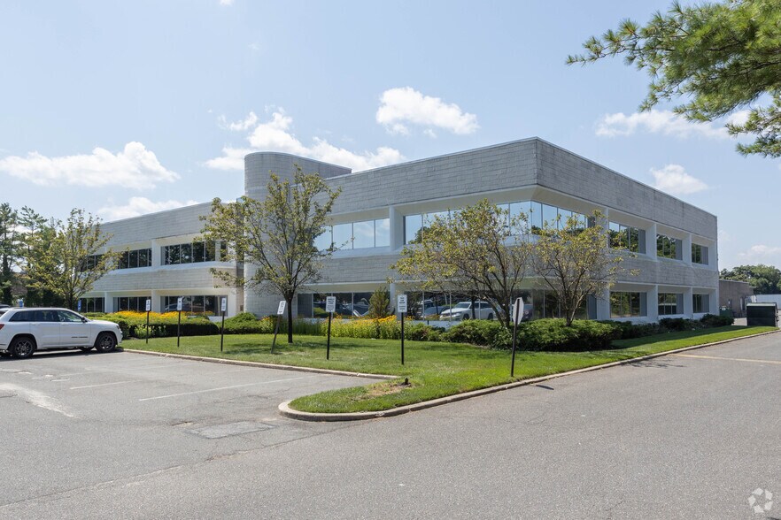 More Photos Of 80 Orville Dr, Bohemia Light Manufacturing For Lease