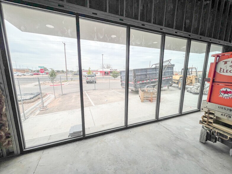 More Photos Of 900 E Florida Ave, Midland Storefront For Lease