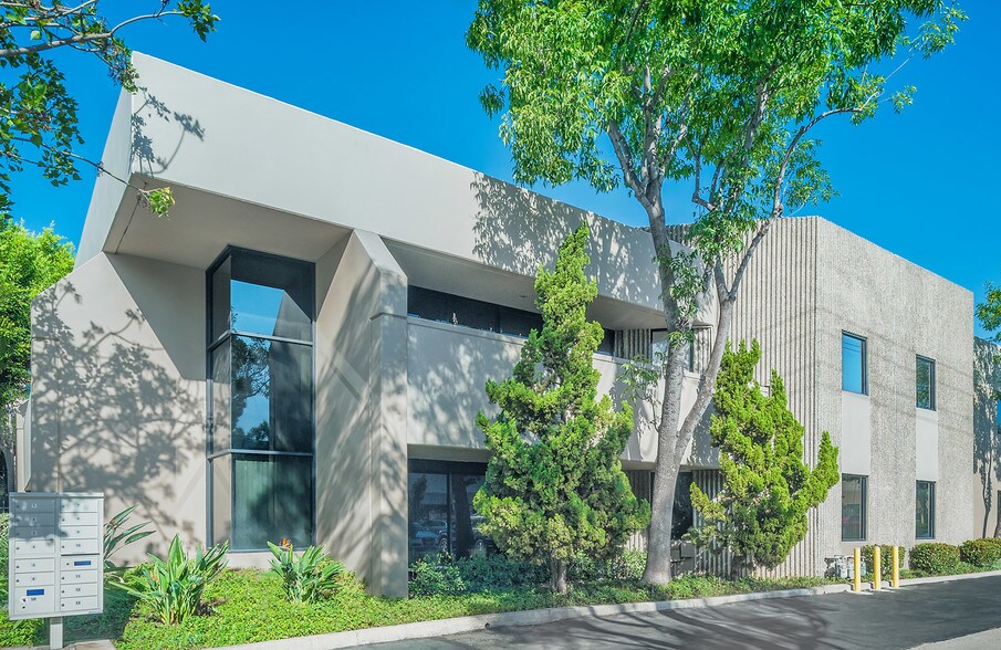 More Photos Of 1929 Main St, Irvine Light Distribution For Lease
