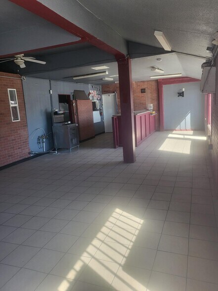 More Photos Of 1201 Chester Ave, Bakersfield Flex For Lease