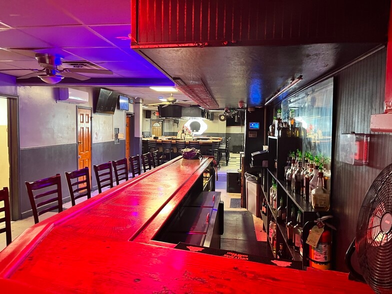 More Photos Of 31 Welland Ave, Irvington Bar For Sale