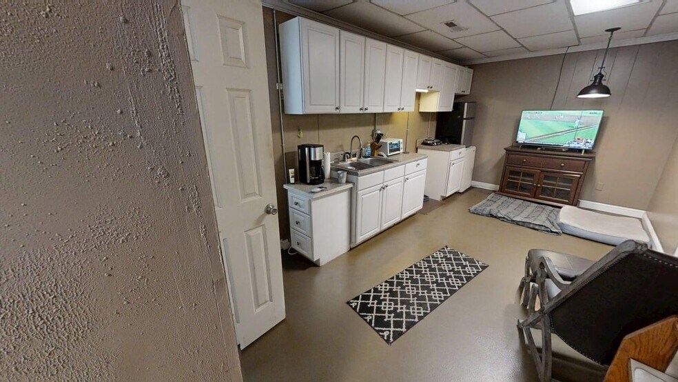 More Photos Of 17897 US-31, Vinemont General Retail For Sale