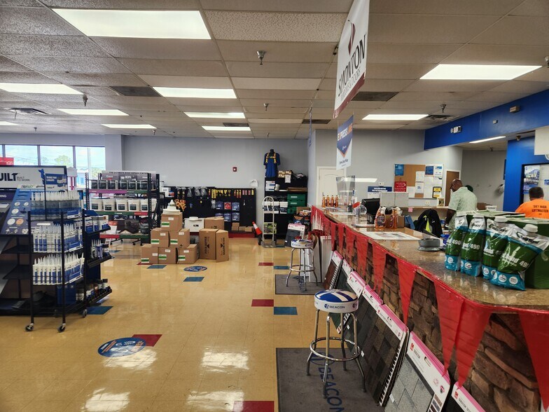 More Photos Of 13555 49th St N, Clearwater Warehouse For Lease