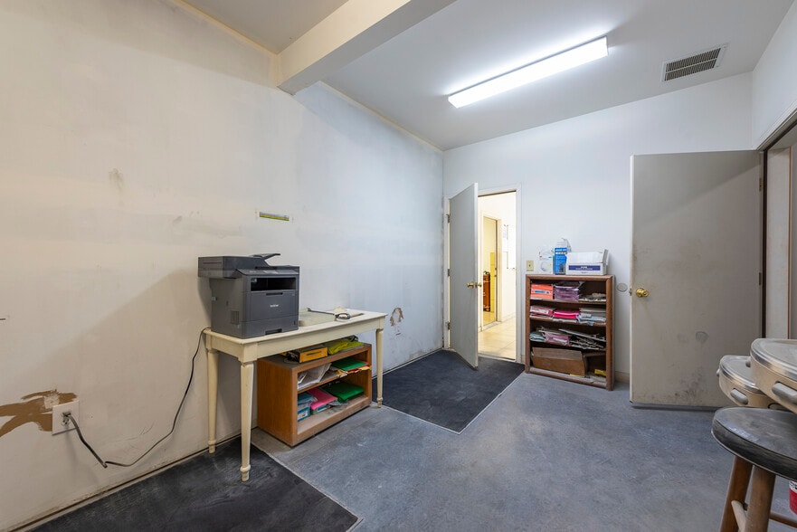 More Photos Of 45 Spiral Rd, Arden Warehouse For Sale
